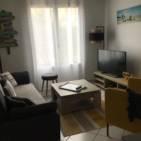 Holiday home Maison De *